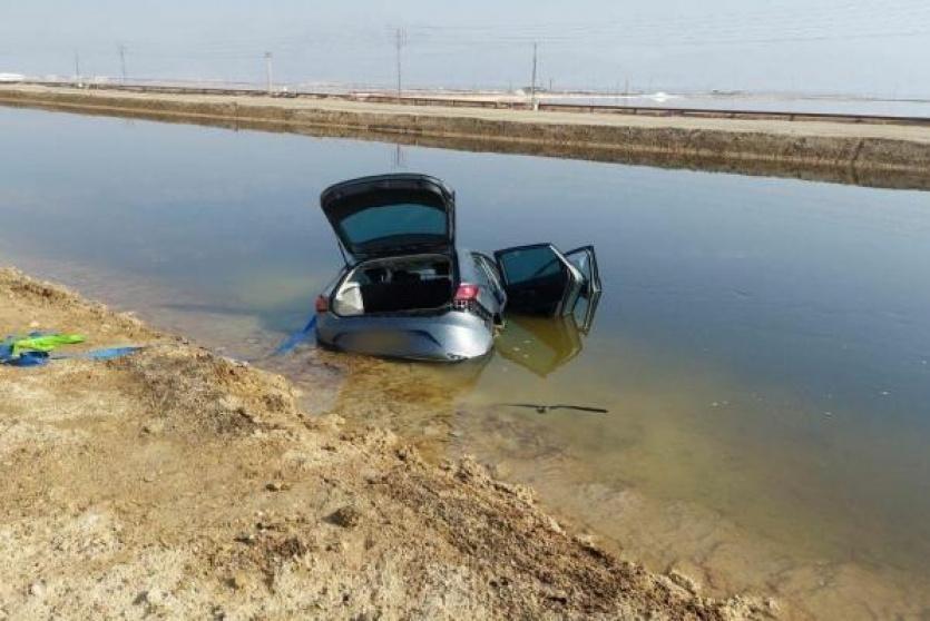 السيارة انزلقت في البحر الميت