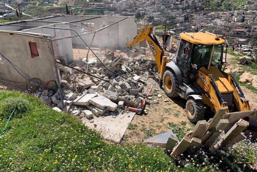 جرافات الاحتلال تهدم منزل مواطن فلسطيني - أرشيف