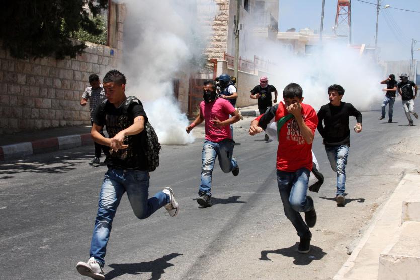 سعير: الاحتلال يعتقل ستة طلاب ويصيب العشرات بالاختناق