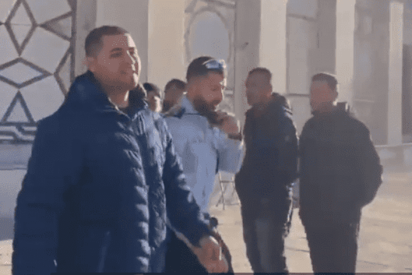الاحتلال يعتقل 3 موظفين بالأوقاف ويفرض حصارا على أبواب "الأقصى"