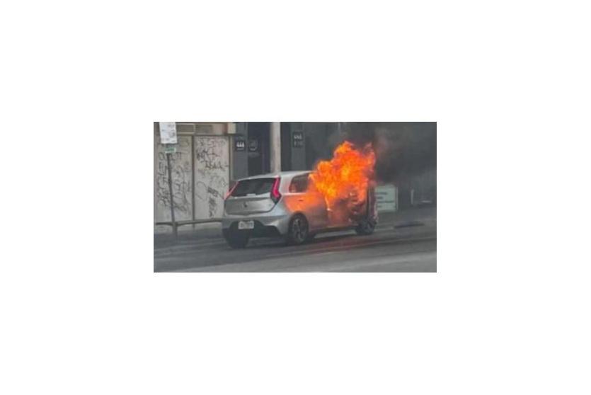 السيارة التي أشعل بها النار