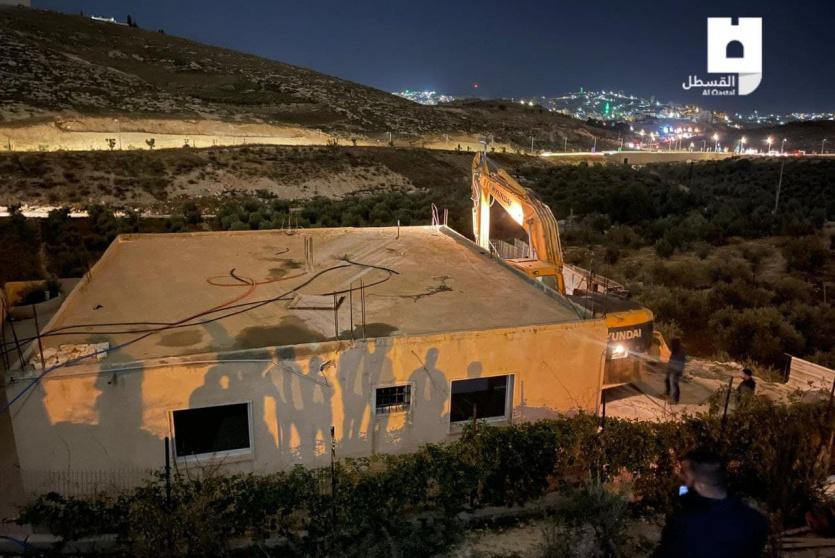 عائلة ابو كف في صور باهر بالقدس تهدم منزلها قسرًا