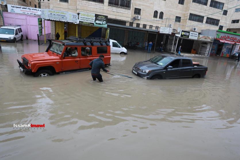 غرق مناطق بالضفة جراء الامطار