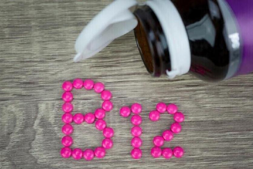  فيتامين B12