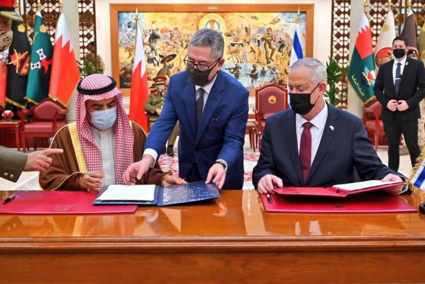غانتس يلتقي ملك البحرين ويوقع اتفاقية تعاون أمني