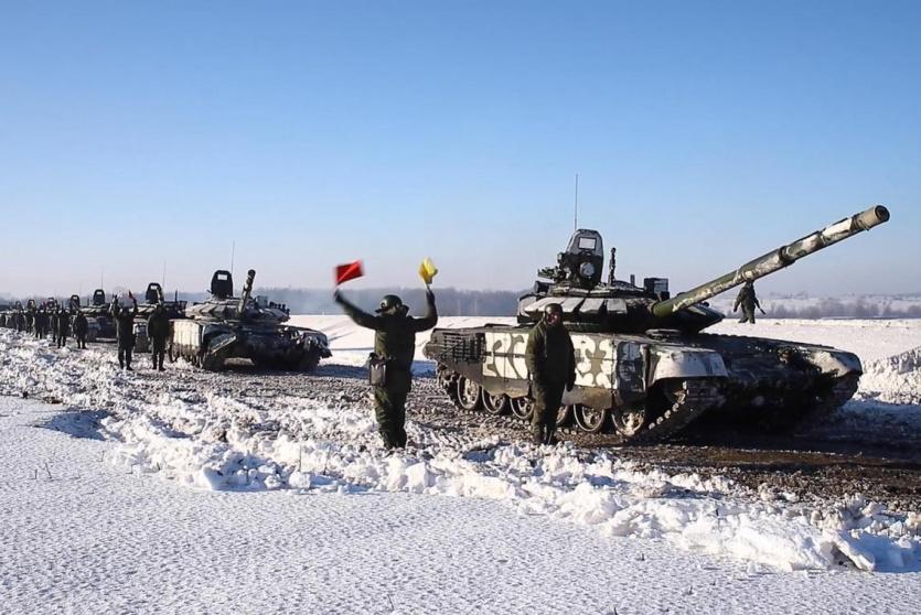 سحب دبابات روسية من قرب الحدود مع أوكرانيا 