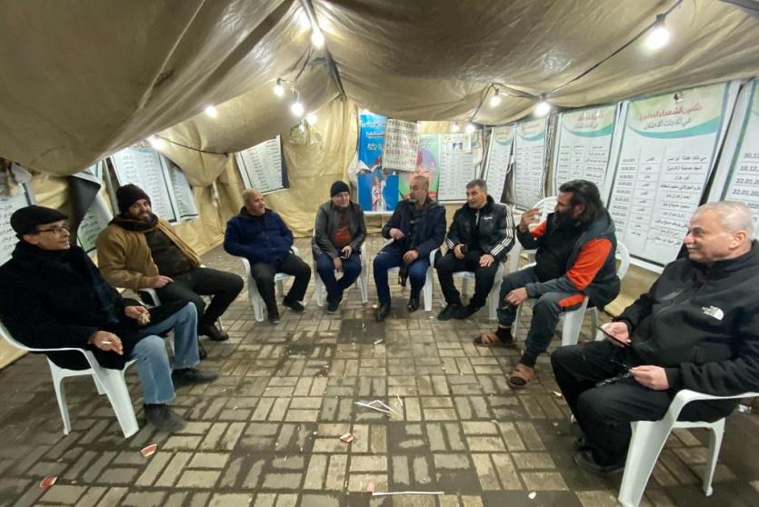 جانب من المشاركين في خيمة الاعتصام (تصوير: ثائر أبو بكر/وفا)