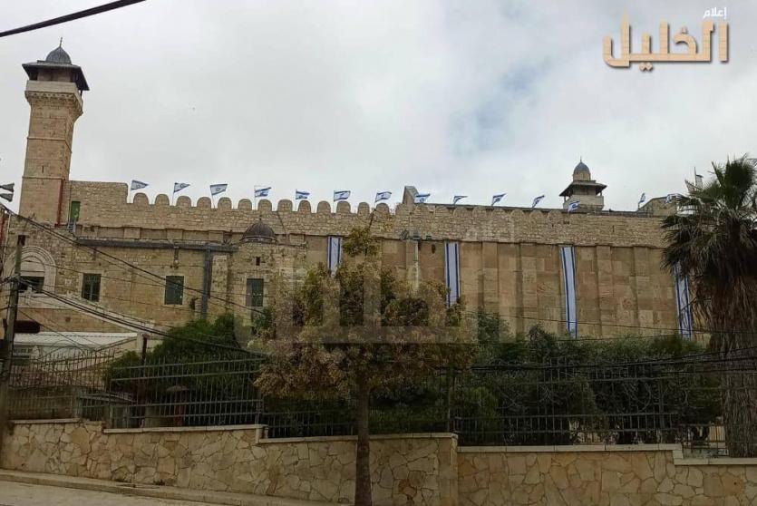 الاحتلال يرفع العلم الإسرائيلي على الحرم الإبراهيمي الشريف
