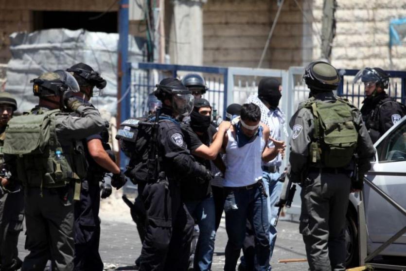 الاحتلال يعتقل مواطنين في القدس