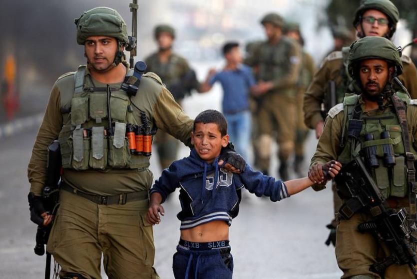 الاحتلال يعتقل طفل- ارشيف 