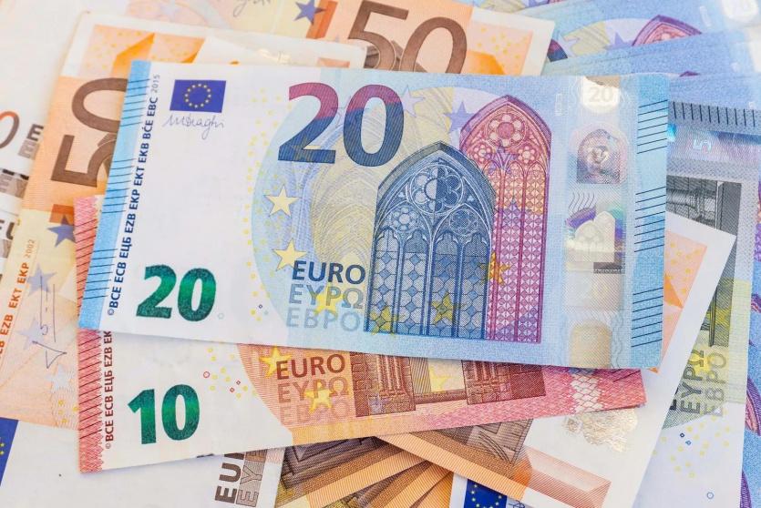 تراجع سعر اليورو، اليوم الخميس، إلى أدنى مستوياته منذ 5 سنوات