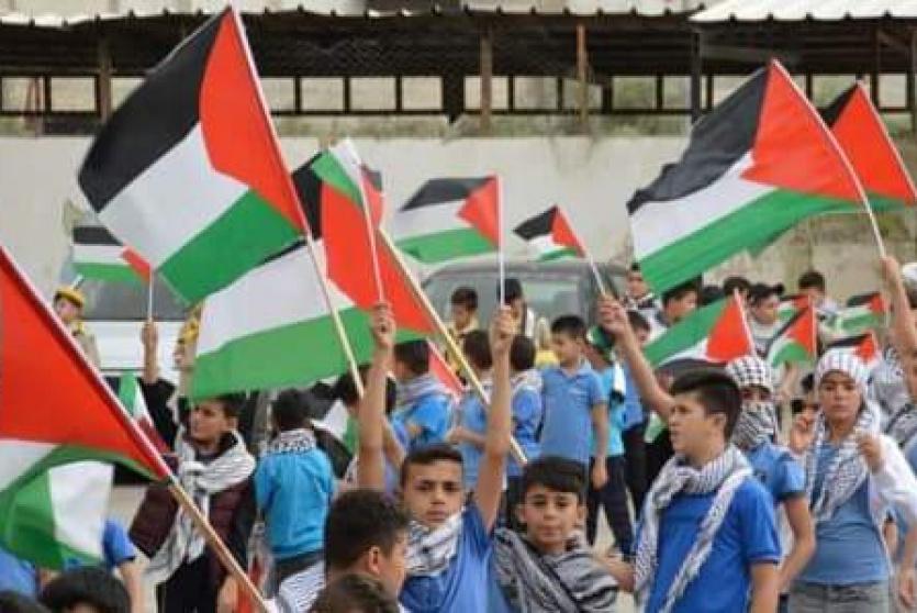 رفع العلم الفلسطيني في المدارس