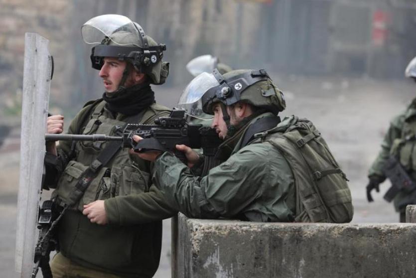 جنود الاحتلال يطلقون النار تجاه الفلسطينيين - أرشيف