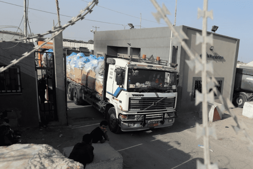 شاحنة بضائع عبر معبر كرم أبو سالم - ارشيفية