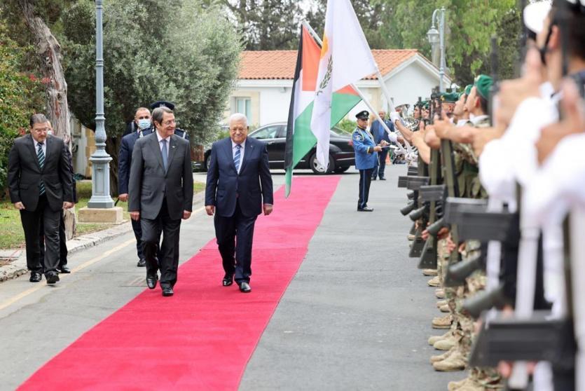  الرئيس محمود عباس أثناء لقاء رئيس جمهورية قبرص
