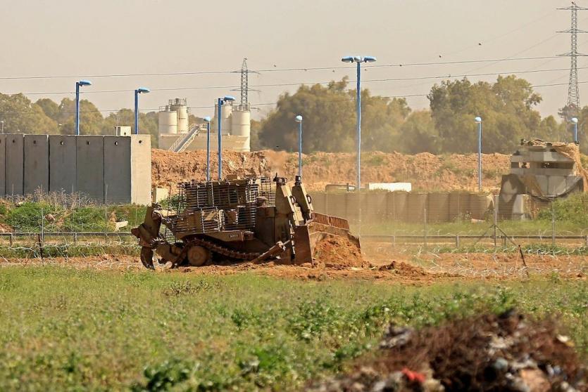  آليات عسكرية إسرائيلية تتوغل في أراضي المواطنين الزراعية، شرق بلدة بيت حانون