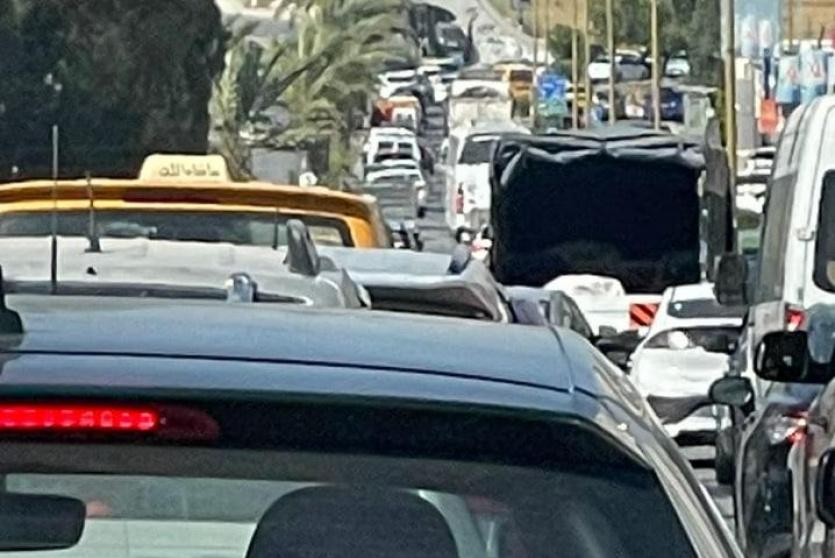الاحتلال يحتجز مئات المركبات على المدخل الشمالي لمدينة البيرة