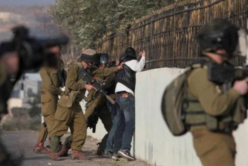 الاحتلال يعتقل عامل فلسطيني - أرشيف