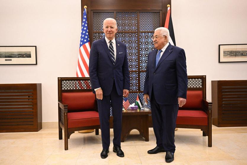 الرئيس محمود عباس خلال استقباله الرئيس الأميركي جو بايدن في قصر الرئاسة ببيت لحم