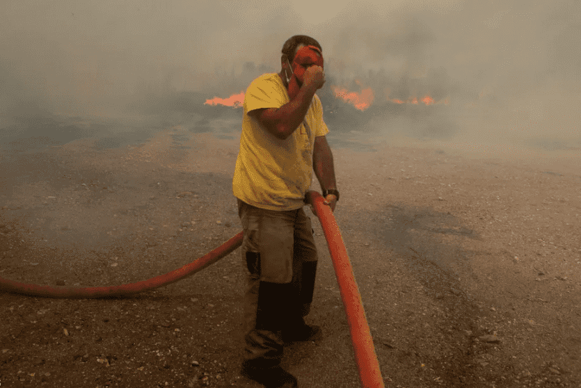 الحرائق اندلعت في مناطق عدة من اليونان