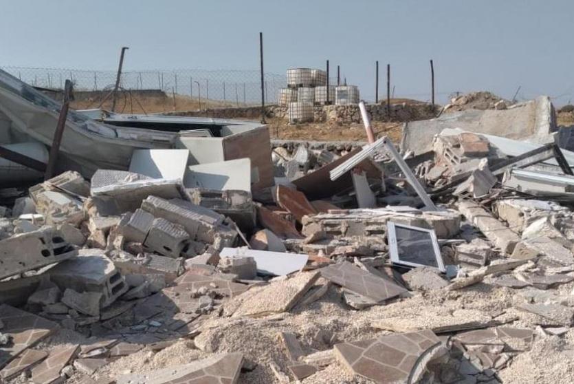 الاحتلال يهدم منزلا وبركسا شمال أريحا