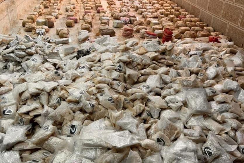 بالصور: ضبط كميات كبيرة من المخدرات داخل مزرعة في الأردن
