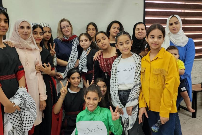 سفيرة كندا في فلسطين تزور جمعية كي لا ننسى