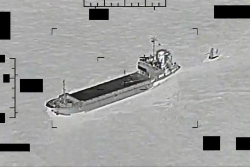 لقطة من مقطع مصور أظهر محاولة سفينة الدعم 
