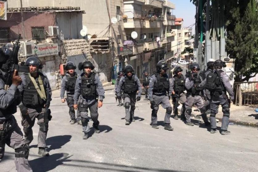 جنود الاحتلال الإسرائيلي يقتحمون بلدة العيساوية بالقدس المحتلة