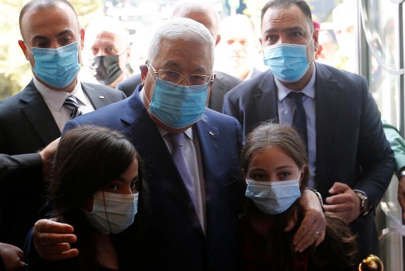 الرئيس عباس خلال افتتاح مقر وكالة 