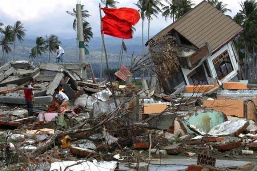 آثار الزلزال الذي ضرب جزيرة سومطرة الأندونيسية