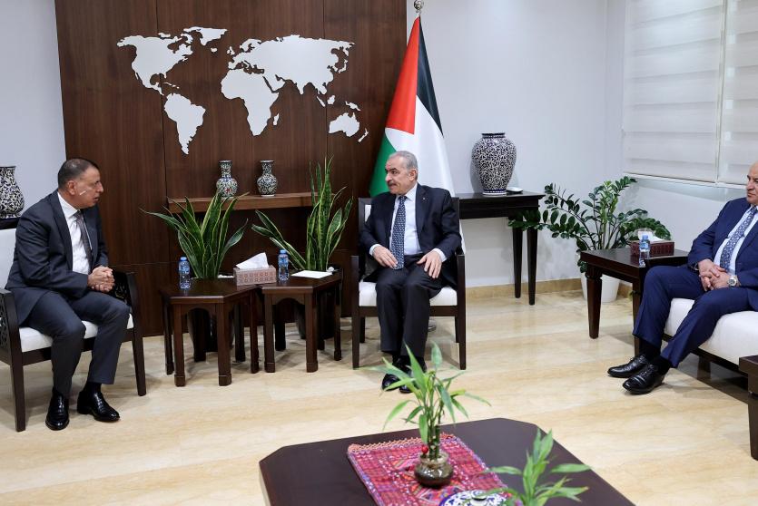 لقاء رئيس الوزراء محمد اشتية بوزير الداخلية الأردني مازن الفراية
