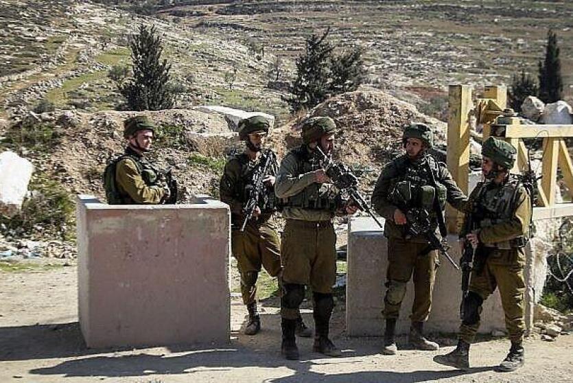 قوات الاحتلال الإسرائيلي تتمركز على حاجز عسكري شمال الضفة الغربية - أرشيف