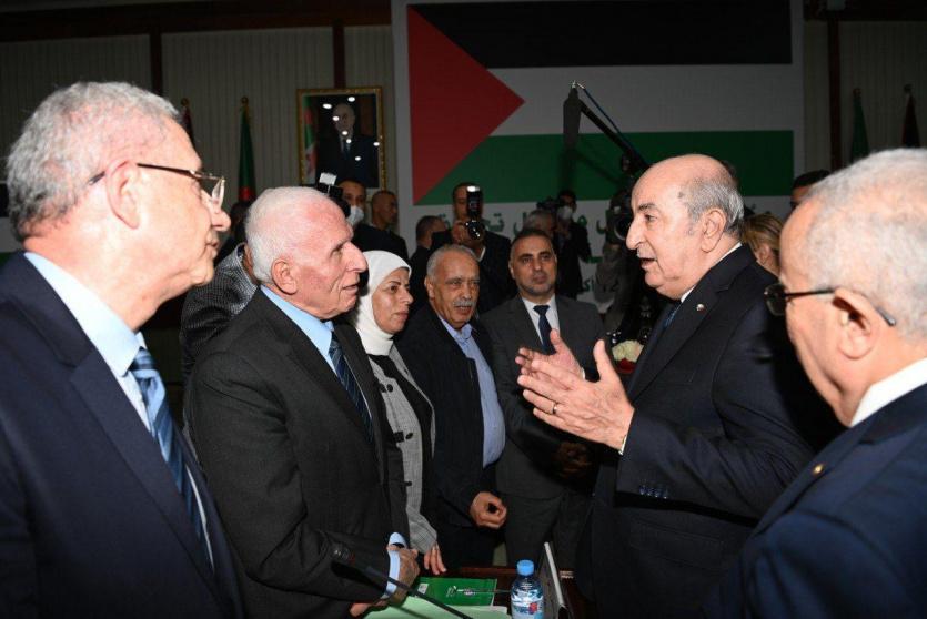 الرئيس الجزائري خلال لقاء ممثلي الفصائل