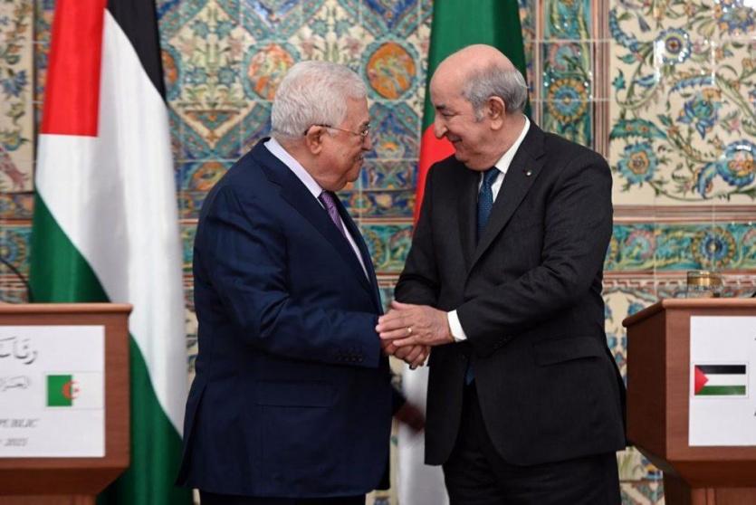  الرئيس الفلسطيني محمود عباس برفقة الرئيس الجزائري عبد المجيد تبون - أرشيف