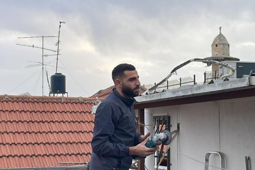 مواطن يهدم منزله في القدس اليوم 