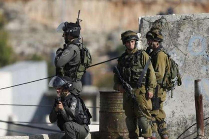 قوات الاحتلال الإسرائيلي تتمركز على حاجز عسكري - أرشيف