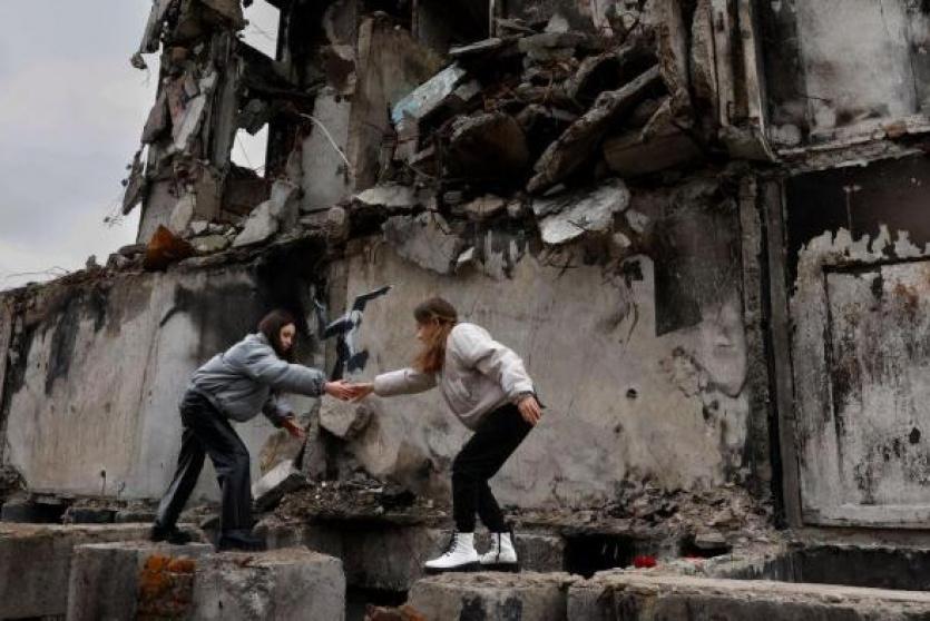 مبنى مدمّر في أوكرانيا عقب قصف روسيّ
