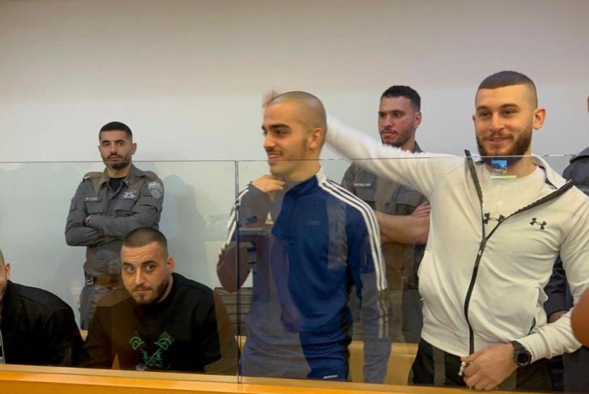 المعتقلين الأربعة أثناء جلسة المحاكمة