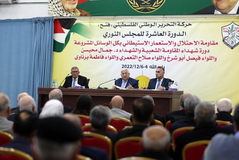 الرئيس خلال ترؤسه جلسة المجلس الثوري لحركة فتح