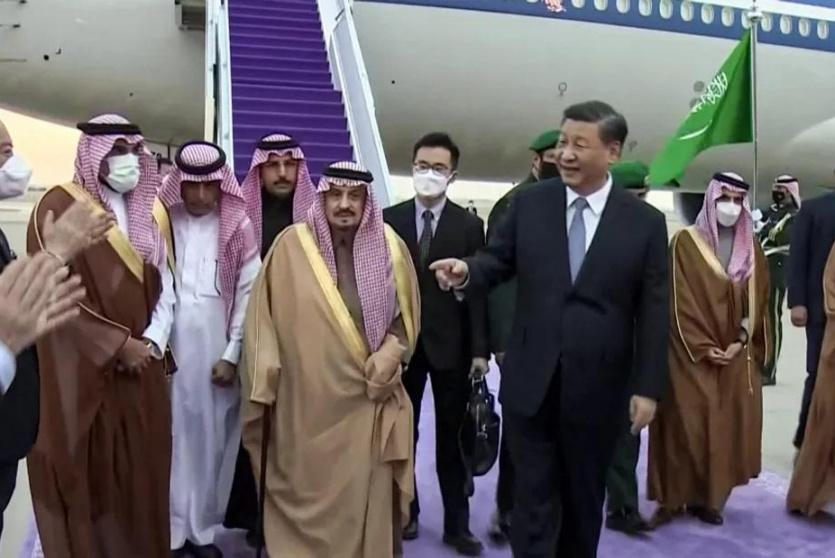 الرئيس الصيني شي جين بينغ وصل السعودية في زيارة رسمية