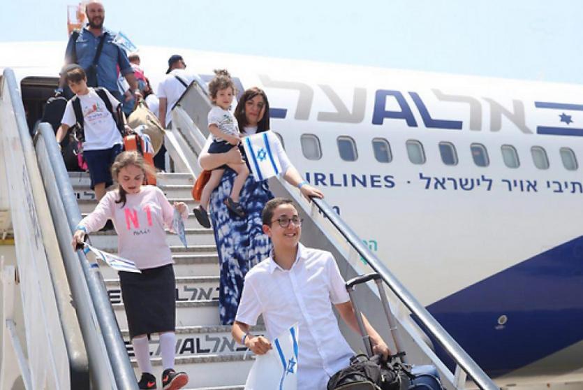 مهاجرون يهود يصلون 