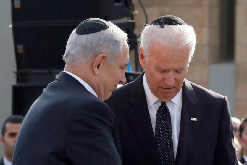 الرئيس الأمريكي جو بايدن برفقة رئيس حكومة الاحتلال الإسرائيلي بنيامين نتنياهو