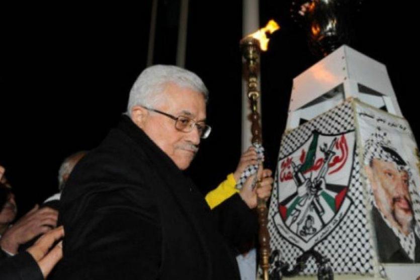 الرئيس عباس يوقد شعلة الانطلاقة -أرشيف-