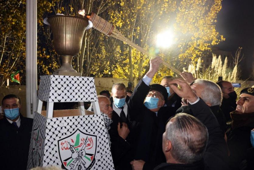 الرئيس عباس يوقد شعلة الانطلاقة الـ58 للثورة الفلسطينية فتح
