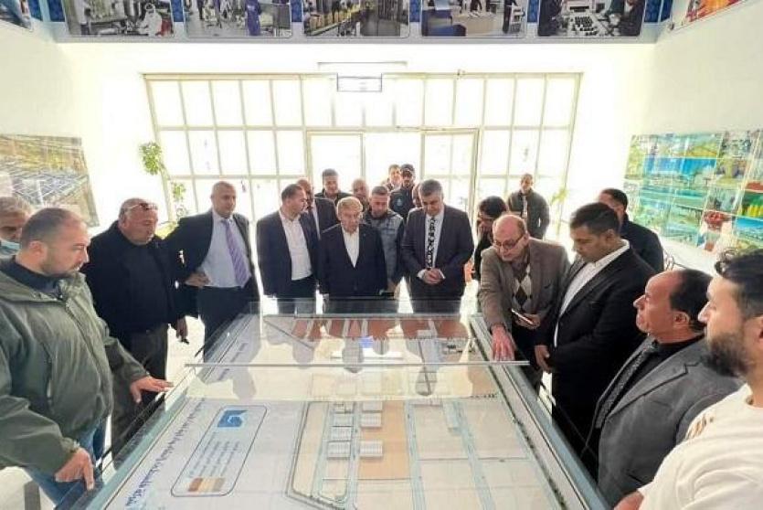 وزير الاقتصاد الوطني خالد العسيلي خلال تفقده مدينة غزة الصناعية