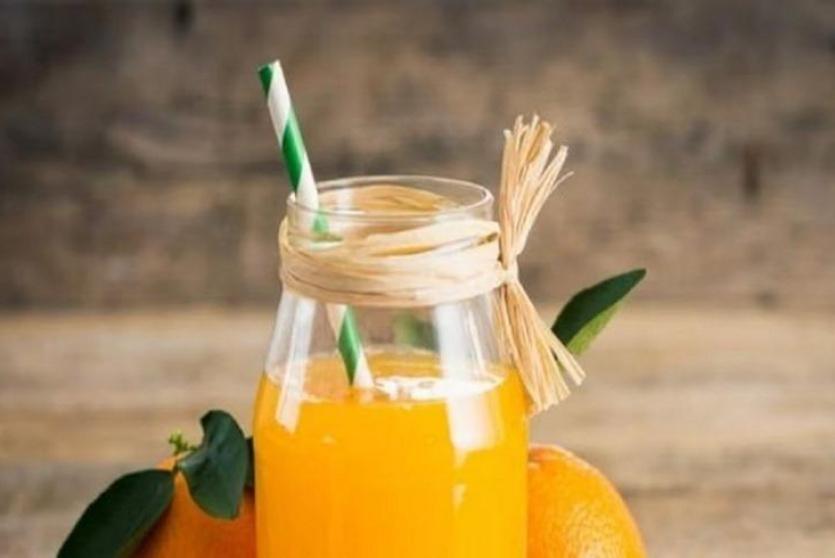 كوب من عصير البرتقال