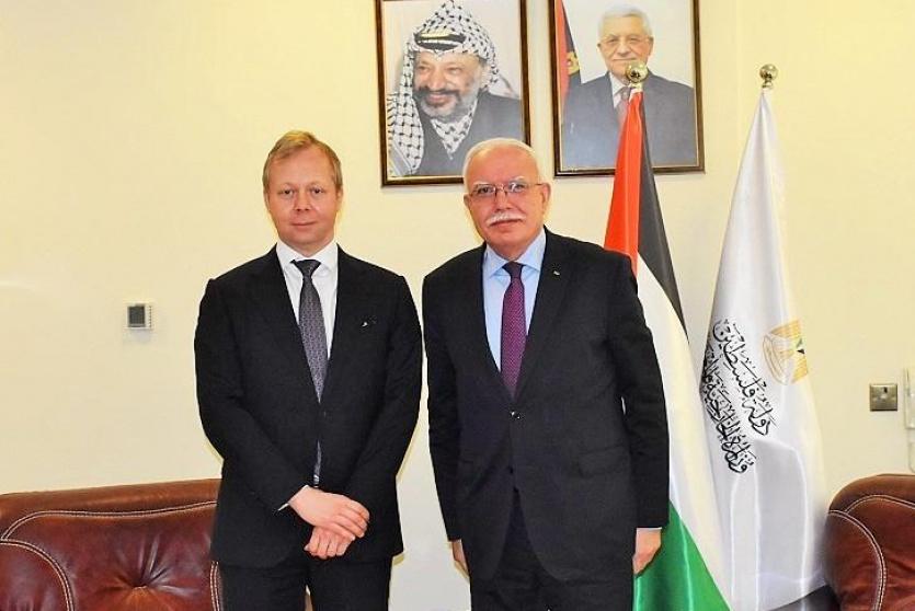 بلقاء جمع  وزير الخارجية رياض المالكي، بمبعوث الاتحاد الأوروبي لعملية السلام في الشرق الأوسط سفين كوبمانس