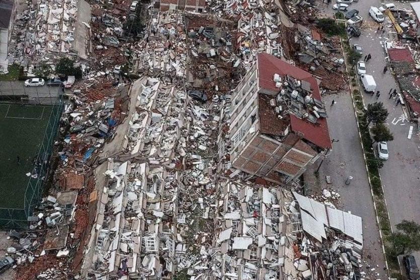 آثار الدمار جراء الزلزال المدمر الذي ضرب تركيا