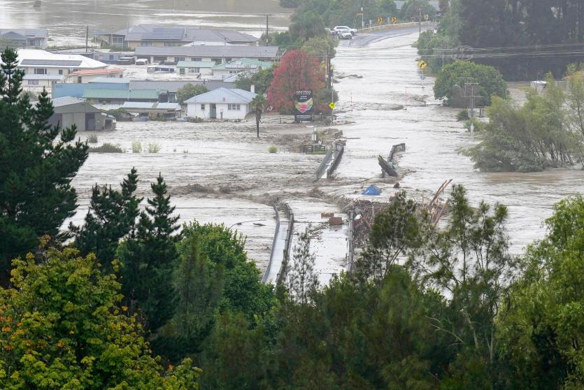 فيضانات وانهيارات أرضية في نيوزيلندا 